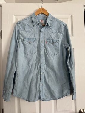 Levi’s Women’s Chambray Western Shirt Light Wash Pearl Snap Button Size M
